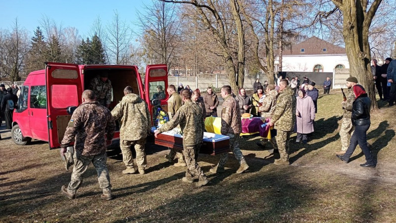 Помер у лікарні, де боровся з важкими пораненнями: на Волині поховали захисника Володимира Гаврилюка