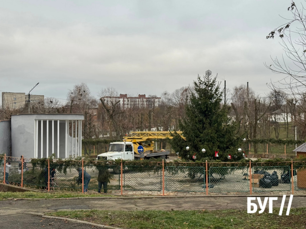 Свято наближається: у місті на Волині завершують облаштування «Різдвяного містечка»