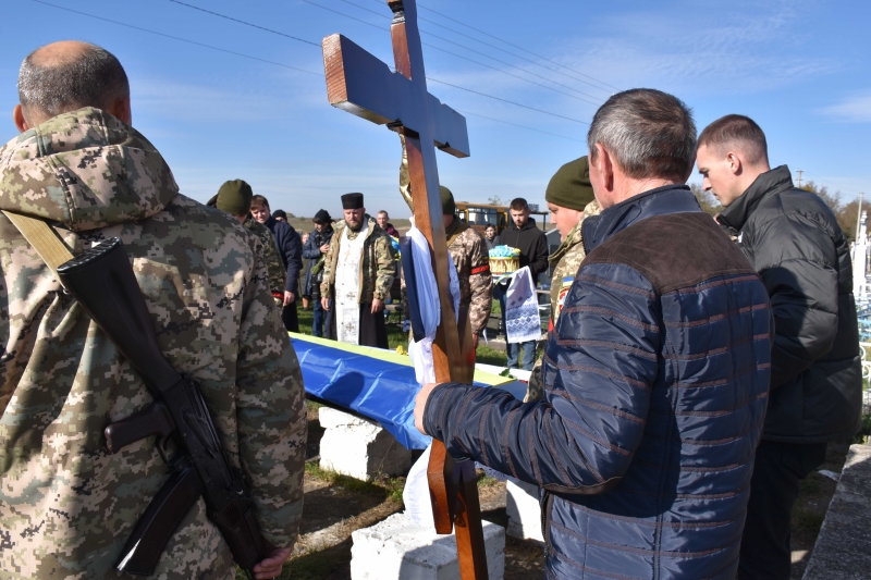 Родина втратила єдиного сина: на Волині попрощались із Героєм Петром Бідуном