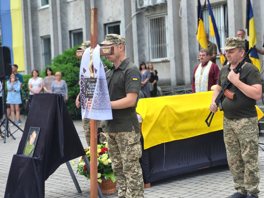 Серце не витримало жахів війни: на Волині попрощались з молодим Героєм Русланом Мазуриком