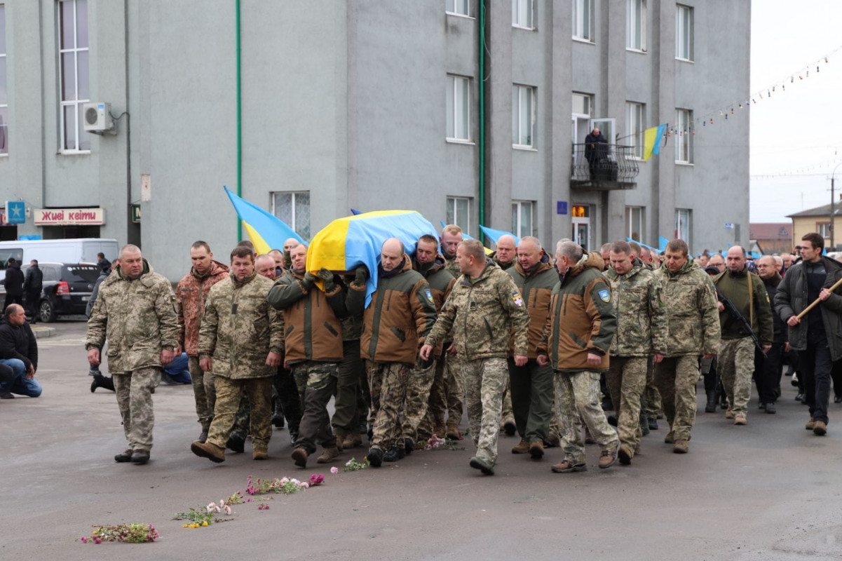 Загинув у бою на Харківщині: на Волині провели в останню дорогу Героя Сергія Лесика. Відео