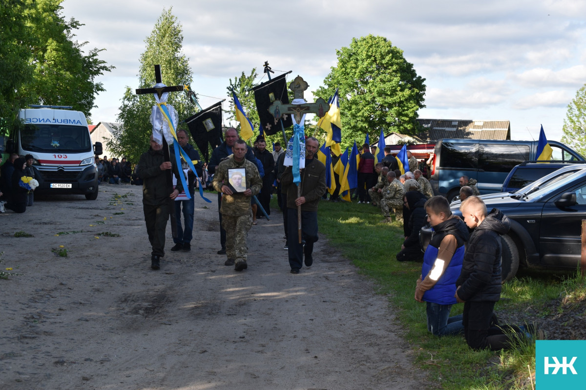 Трагічні Великодні свята: на Волині попрощалися із молодим Героєм Русланом Литвинчуком