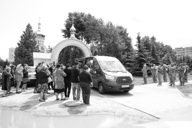 У Луцьку провели в останню дорогу загиблого воїна Романа Любиха