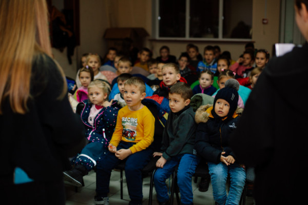 «Світло серед темряви»: у Луцьку відбувся благодійний концерт для переселенців