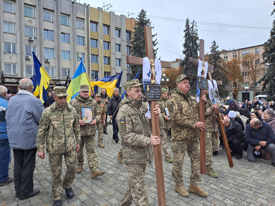 Ковель у жалобі: місто попрощалося з трьома Героями