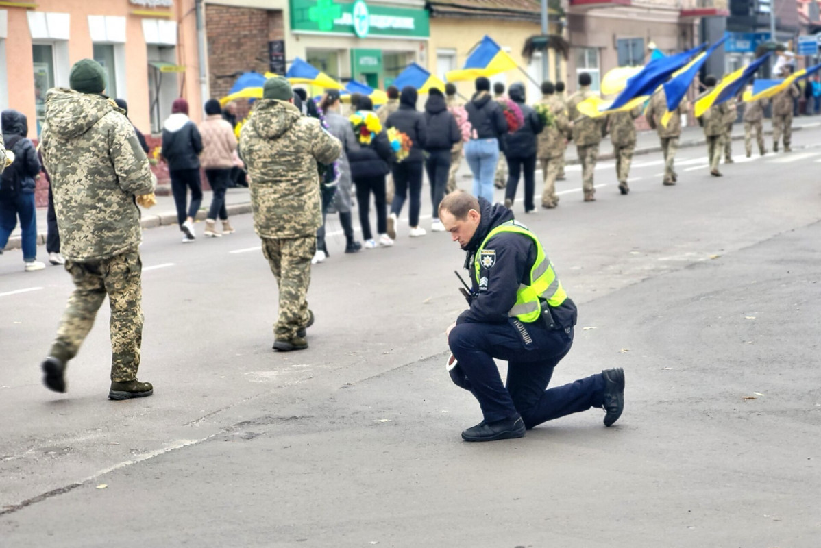 Один син - у полоні, інший - на передовій: на Волині попрощалися із  Героєм Ярославом Богданом