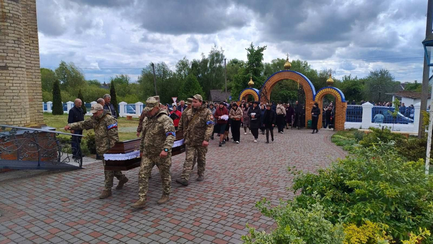 Нещодавно виповнилося 32 роки: на Волині попрощалися з Героєм Віталієм Кайдиком