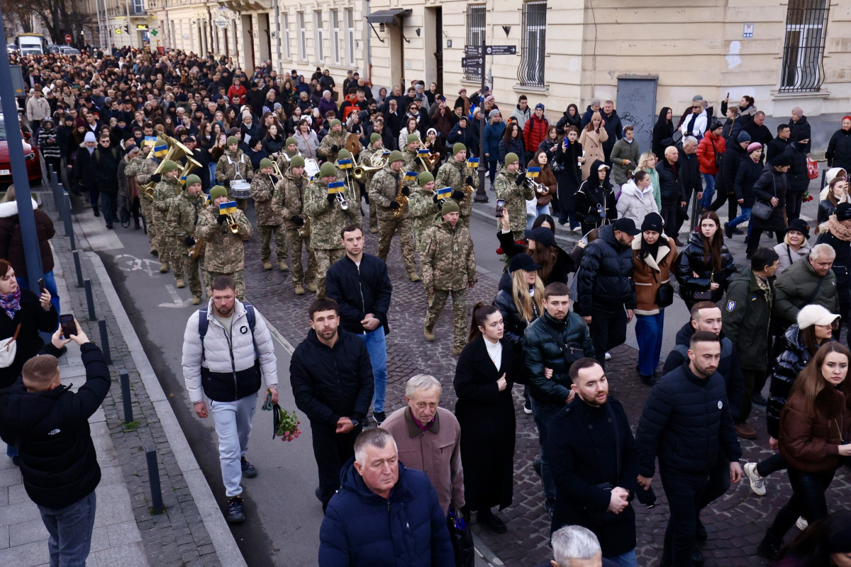 Військовий оркестр Волині провів в останню путь народного артиста Степана Гігу