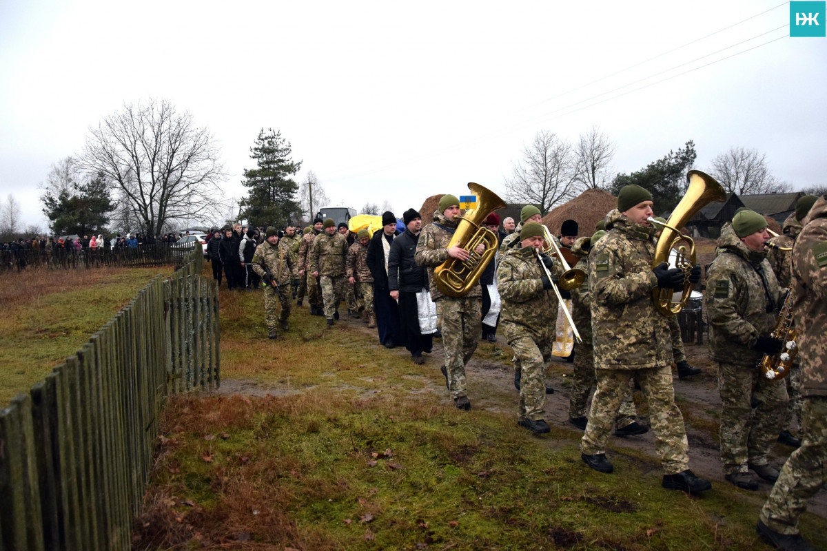 Додому через 2,5 роки після загибелі: на Волині усе село зійшлося провести зниклого раніше безвісти Героя