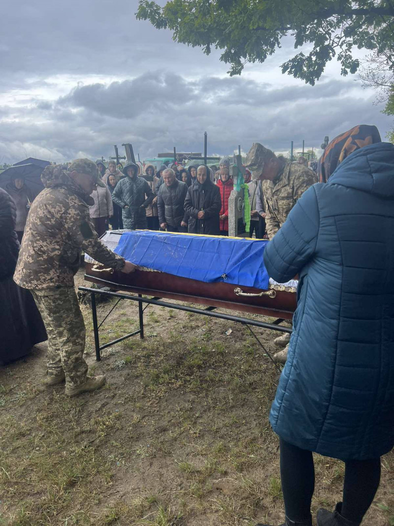 Понад пів року вважався зниклим безвісти: на Волині попрощалися з воїном Петром Яскичем