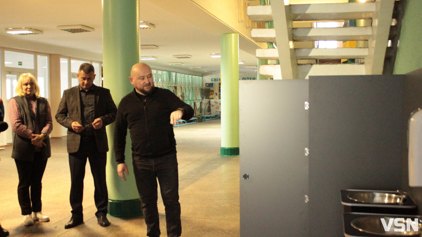 У луцьких школах та дитячій поліклініці встановили станції очистки води