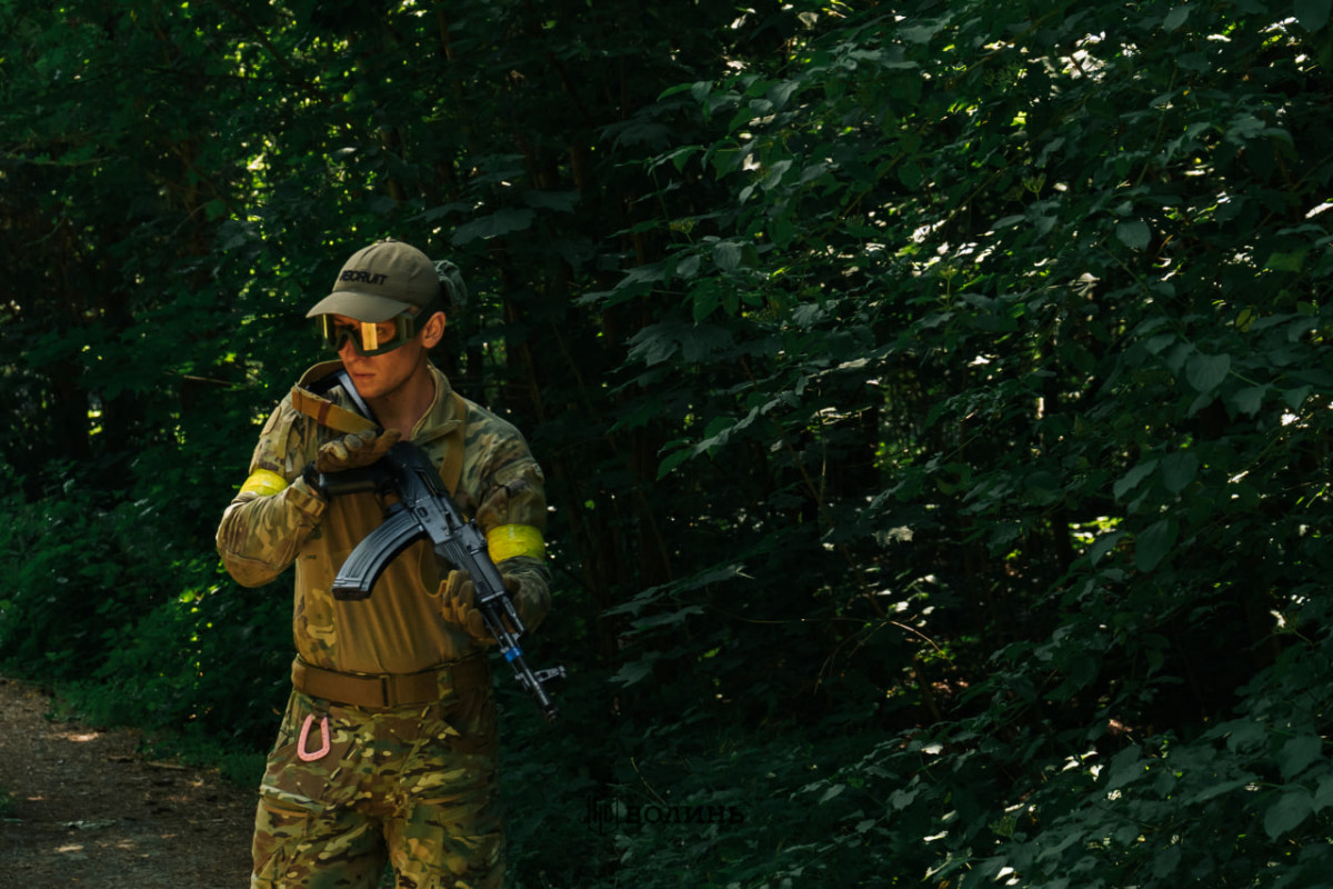 Дві доби виживання в лісових хащах: інтенсивний вишкіл для цивільних провели на Волині