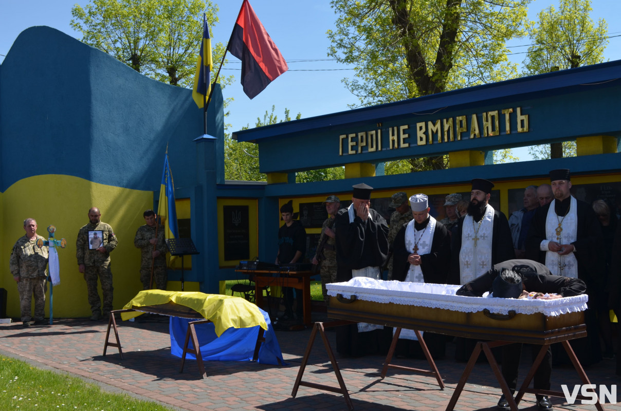 Був людиною, до якої тягнулося серце: на Волині попрощалися з 26-річним Героєм Дмитром Слюсарем