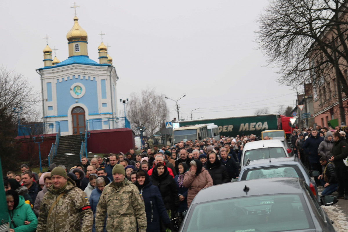 Пів року вважали зниклим безвісти: на Волині всім селом прощалися з 31-річним Героєм Іваном Майструком. Фото