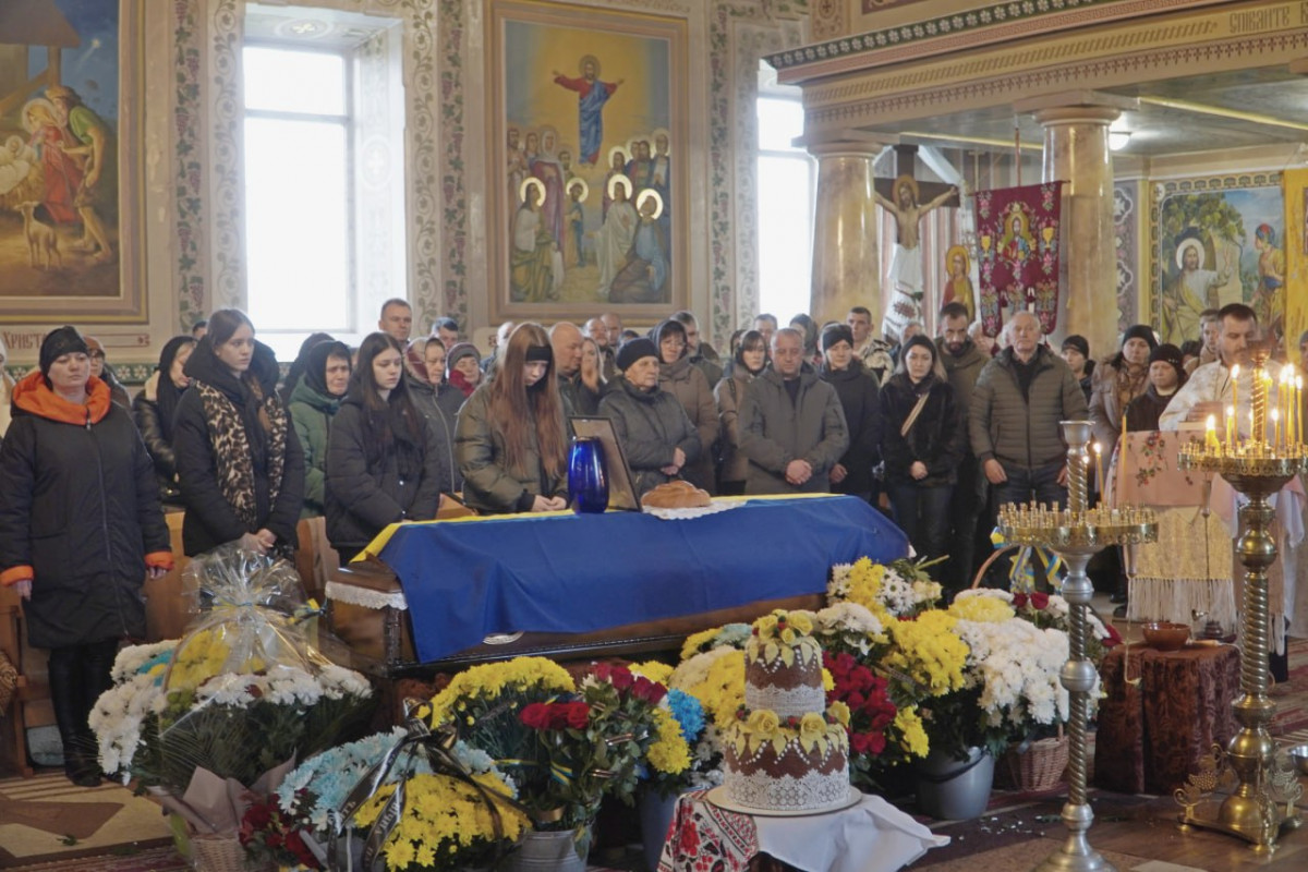 Навіки 22: на Волині громада попрощалася з молодим Героєм Дмитром Корнійчуком