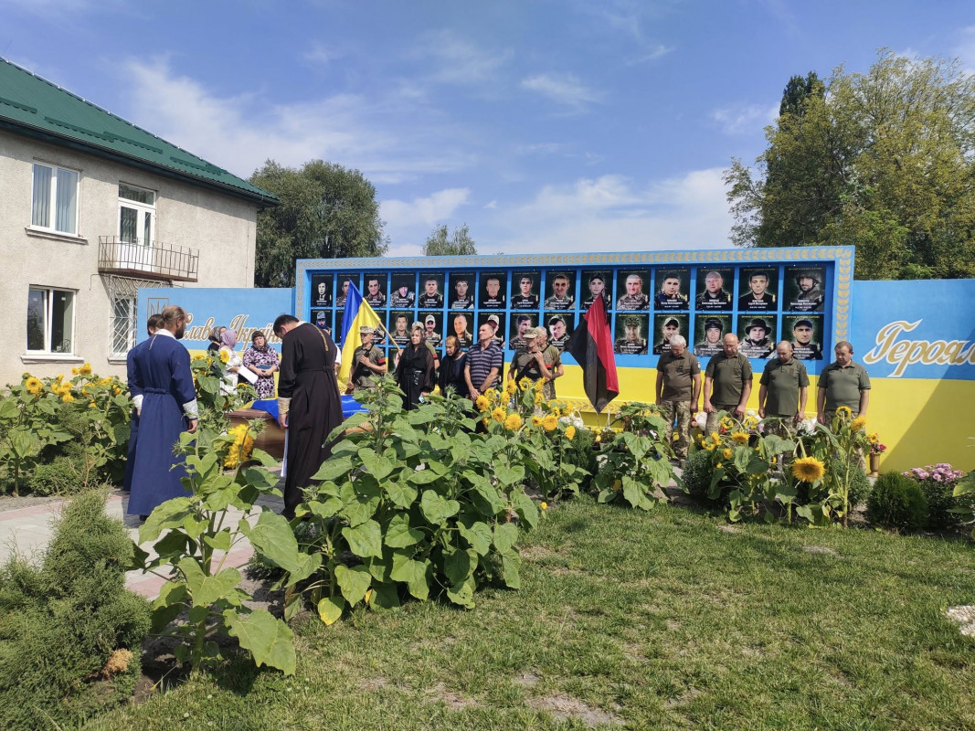 Навіки 40: на Волині похоронили загиблого офіцера Романа Дудика