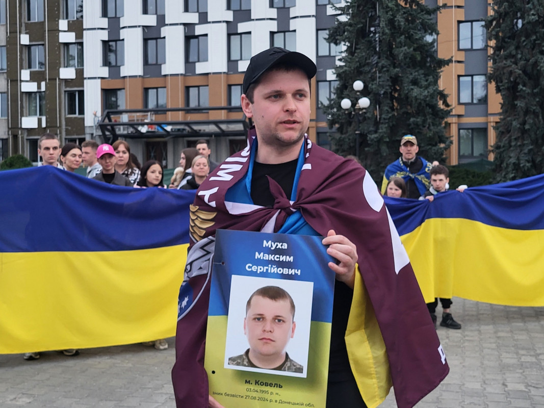 Після півтора року полону додому повернувся Герой з Волині Максим Муха