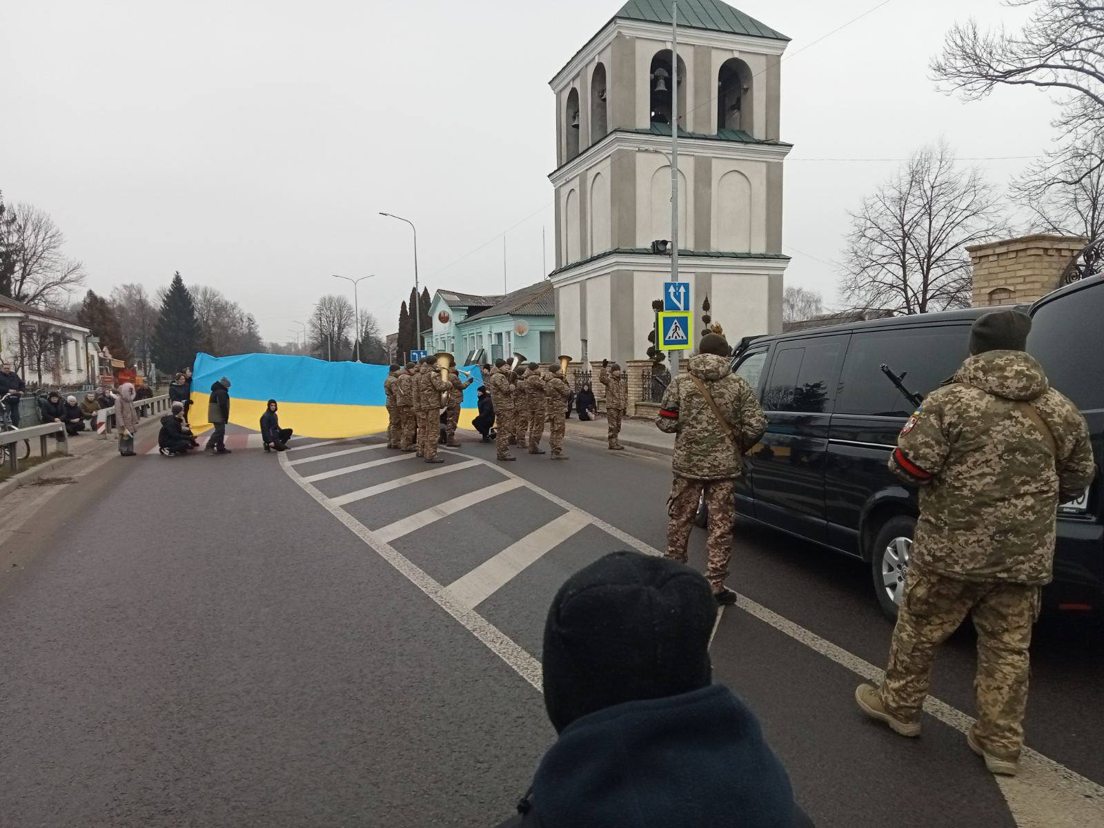 Через сім місяців невідомості Герой повернувся додому: на Волині попрощалися військовим з Володимиром Бортником