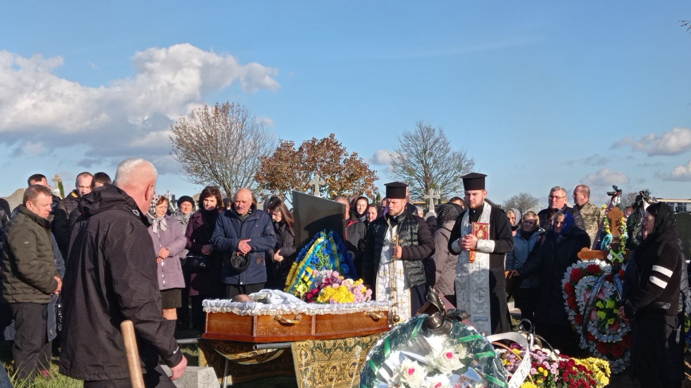 Два тижні тому виповнилося 29: у Луцькому районі все село попрощалося з молодим Героєм Якимом Киричуком. Фото