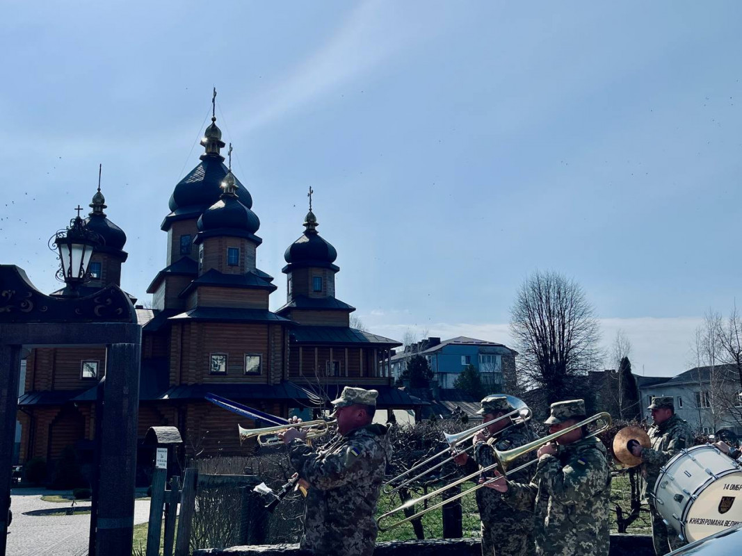 Вісім днів не дожив до 47-річчя: волиняни попрощалися із захисником Олександром Решетюком