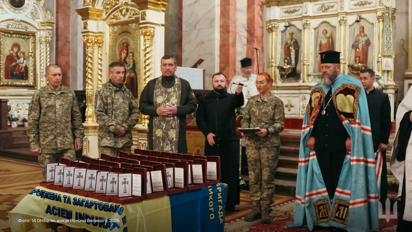 Поминальна церемонія у Луцьку: Князівська бригада вручила почесні відзнаки родинам загиблих Героїв