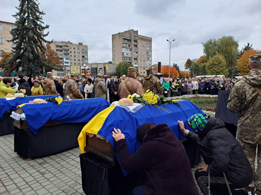 Ковель у жалобі: місто попрощалося з трьома Героями