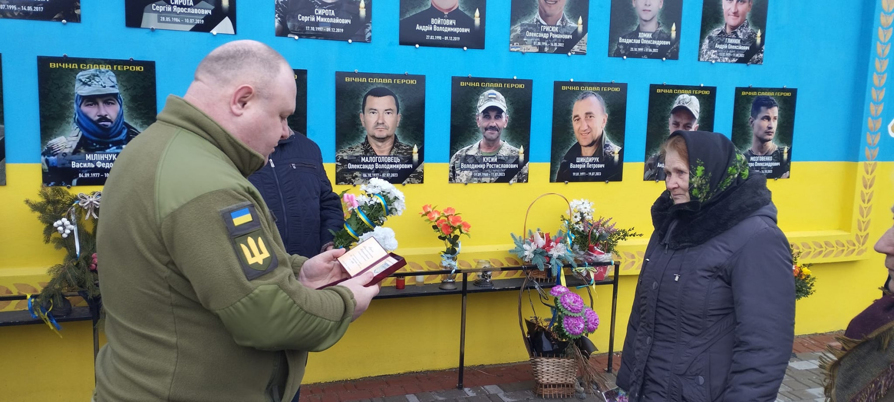 Загинув внаслідок вибухової травми на Луганщині: мамі Героя вручили його посмертну нагороду. Фото