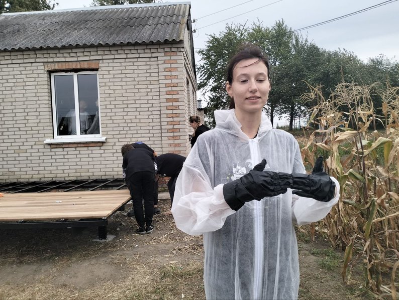 Молодь із усієї України відновлює старий ФАП на Волині, перетворюючи його на молодіжний простір