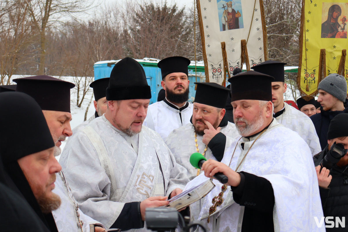 Як у Луцьку освячували воду на річці Стир. Фоторепортаж