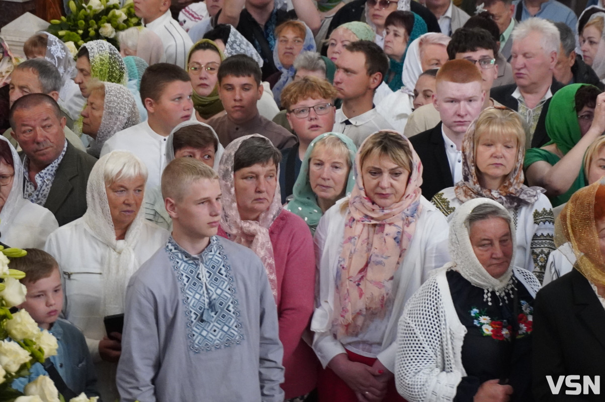 Хресна хода і спільна молитва: як минула літургія за участі Епіфанія у Луцьку. Фоторепортаж