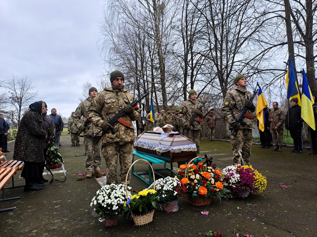 Влітку отримав повістку, а в листопаді загинув: на Волині усе село прийшло на похорон Героя Сергія Клекоцюка. Фото