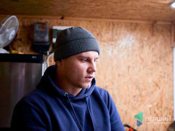 «Останні роки як не чума, то війна»: переселенець зі Слов’янська готує волинську шаурму