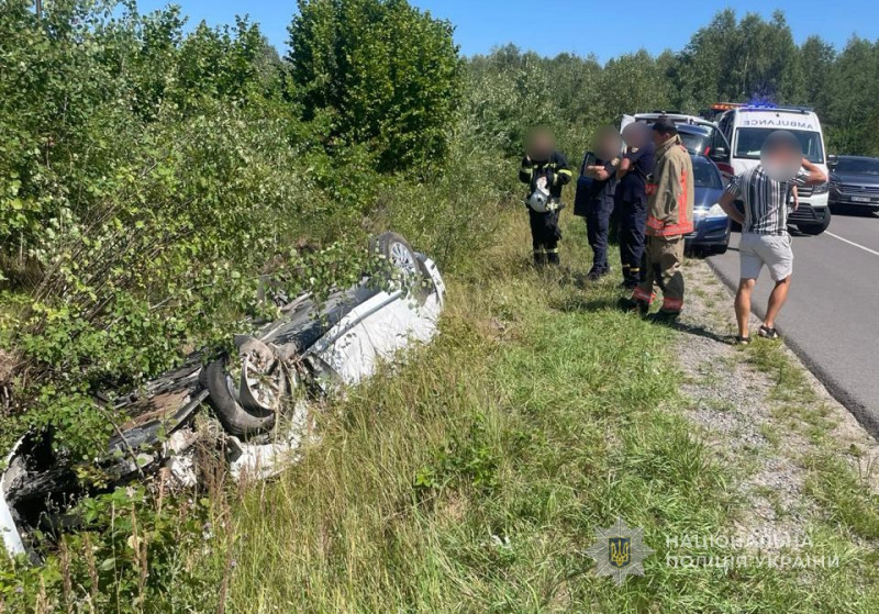 На Волині автівка злетіла у кювет: постраждали три пасажирки