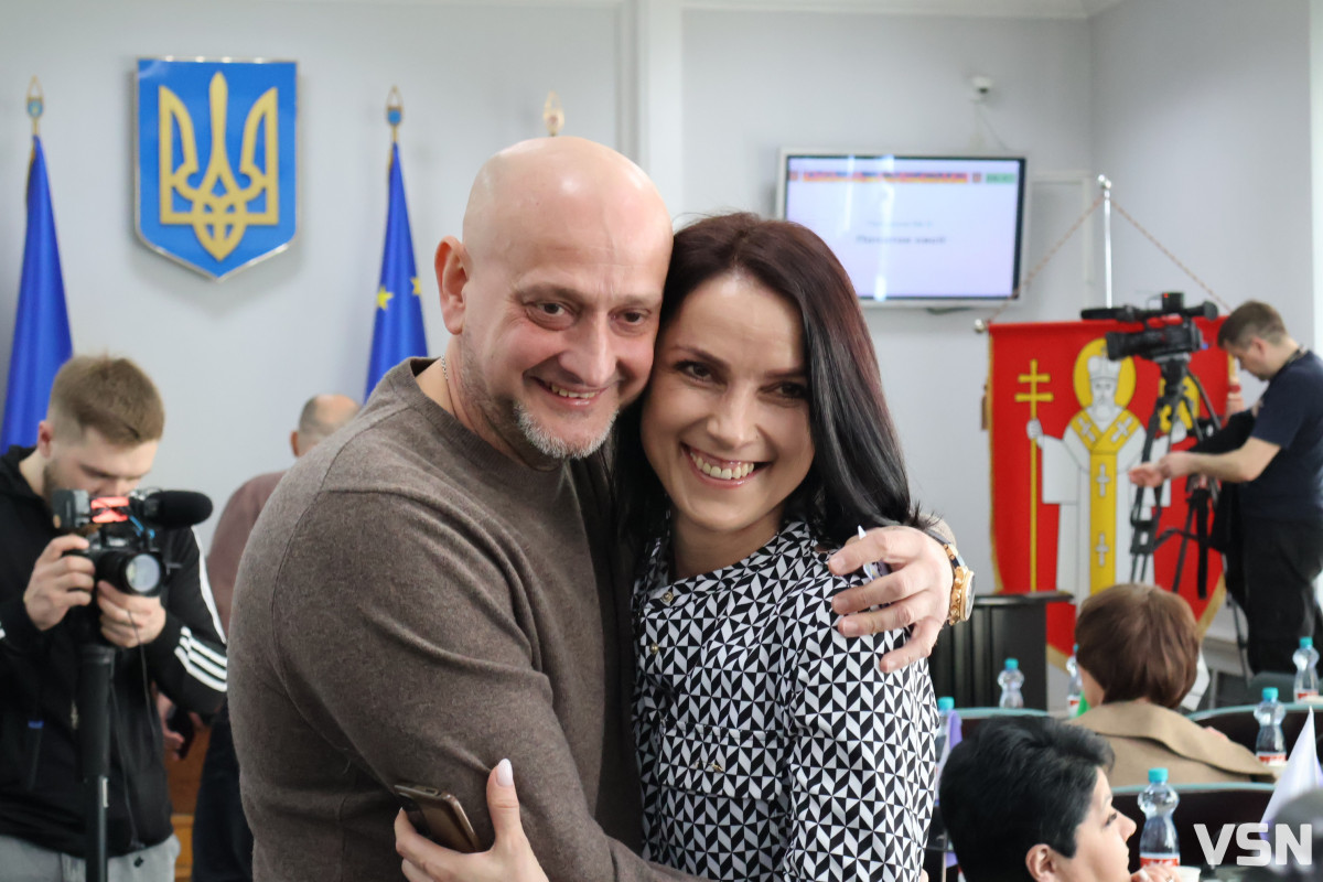 Флешмоб «Шкарпетуйся» і кадрові рішення: що відбулося на 90-й сесії Луцької міськради. Фоторепортаж