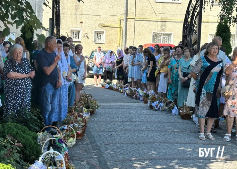 З кошиками до храму: як на Волині відзначають Яблучний Спас