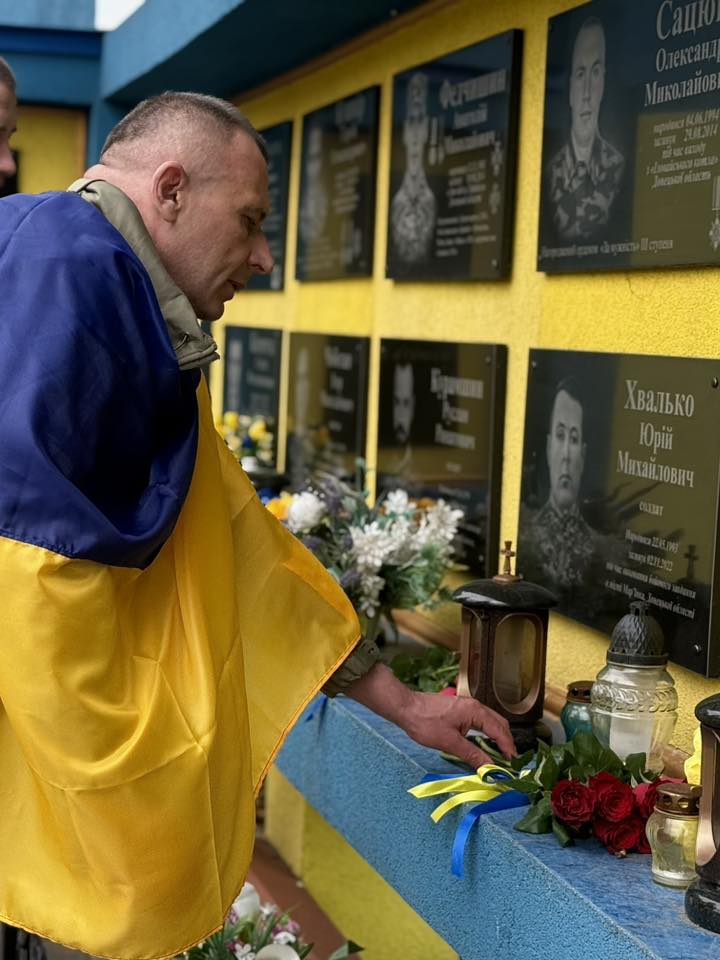У прикордонному місті на Волині зустріли звільненого з полону військового Андрія Жолоба