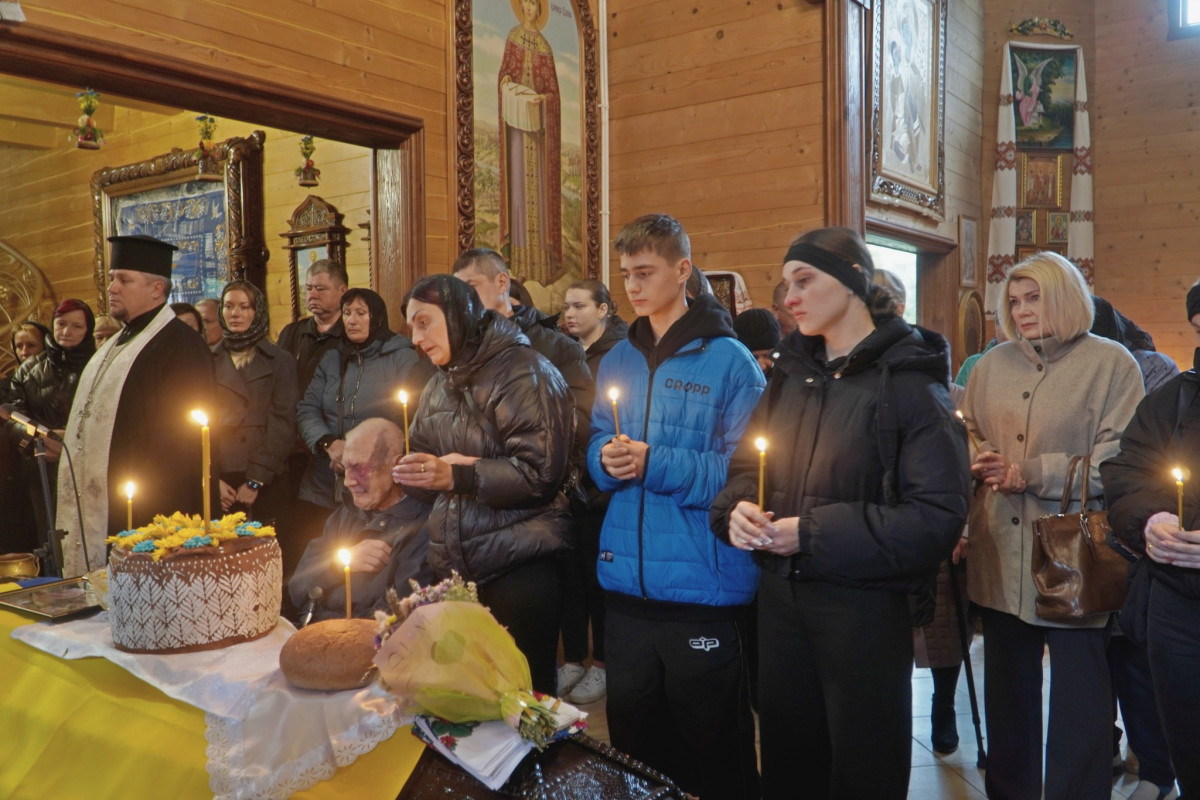 Поруч з домовиною – весільний коровай: на Волині попрощались з молодим Героєм Ігорем Новицьким