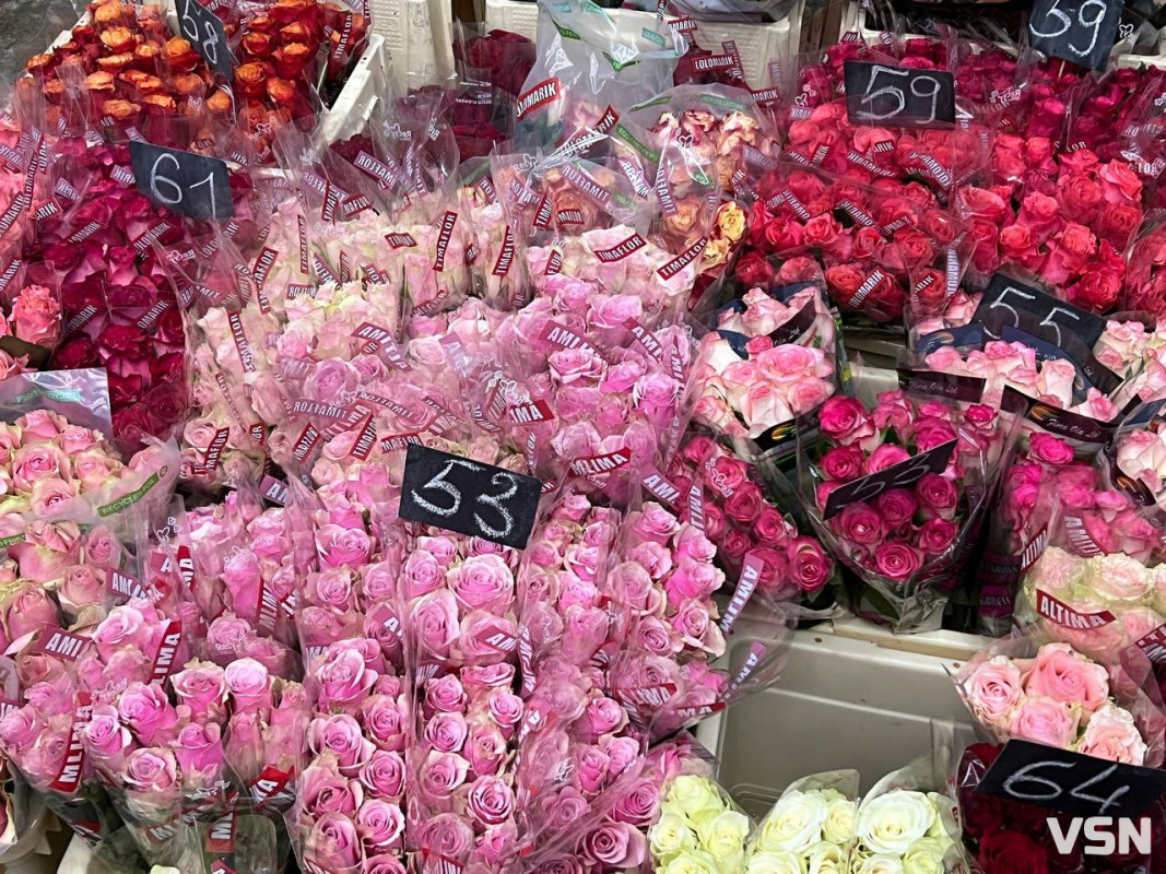 Скільки коштують квіти на 8 березня у Луцьку?