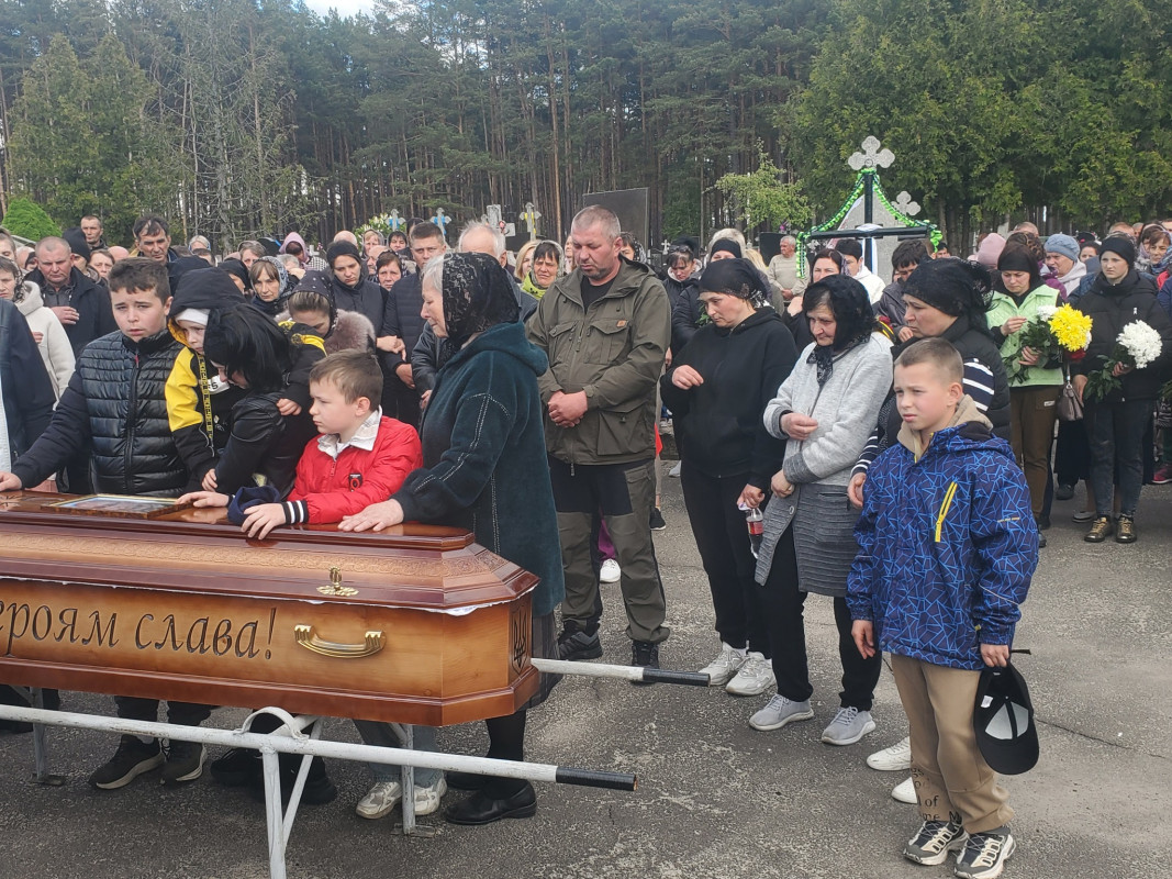 Троє синів втратили батька: на Волині попрощались з Героєм Миколою Кураном