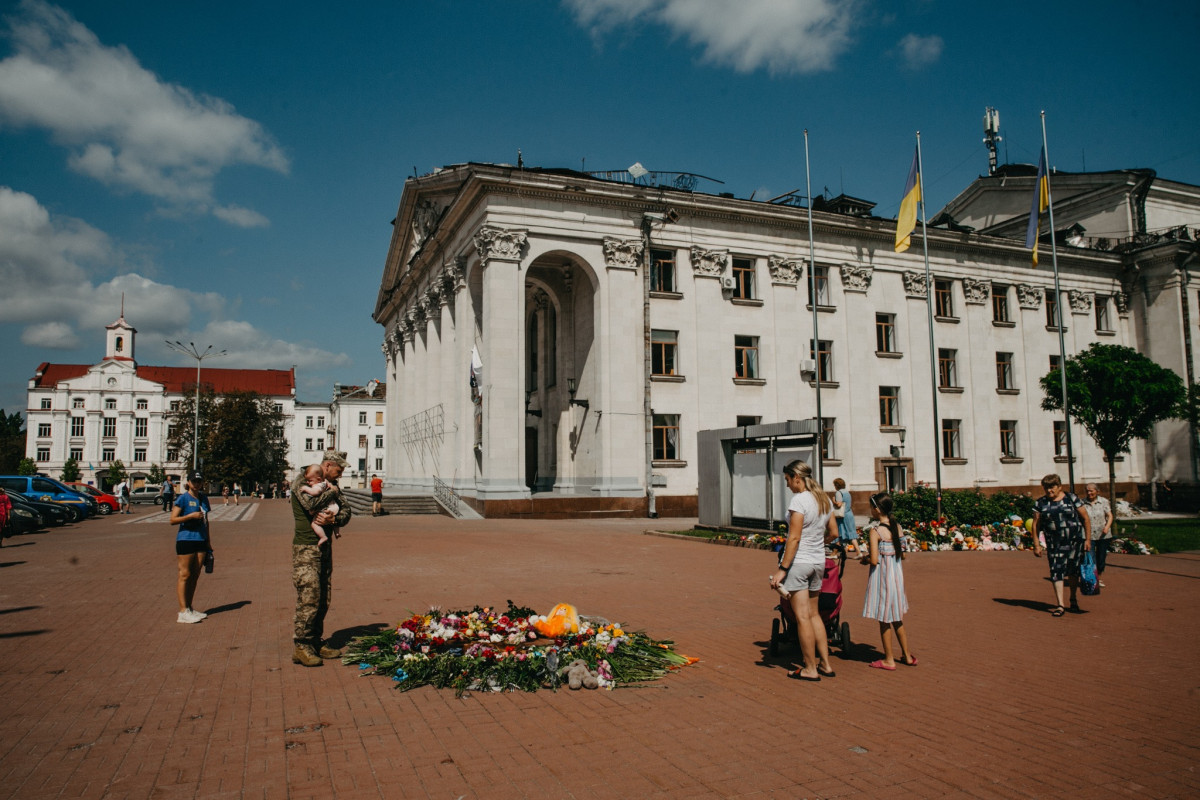 Драма після обстрілу: фотограф з Луцька показав наслідки ракетної атаки на Чернігів