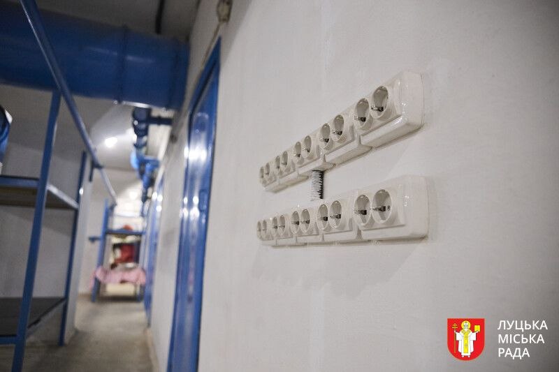 Гаряча вода, Wi-Fi та вентиляція: у Луцьку за півтора місяця облаштували укриття для понад 900 людей