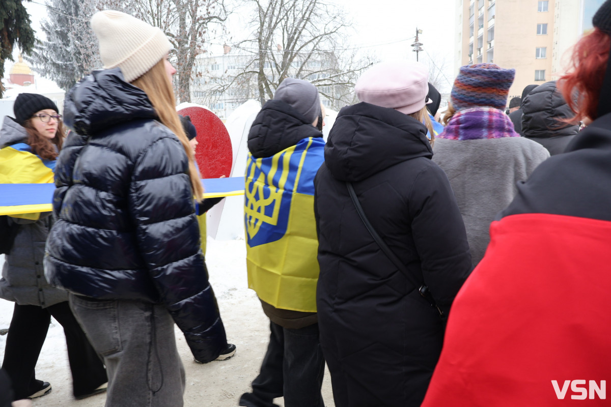 Лучани об’єдналися в «Ланцюг Єднання» до Дня Соборності України. Фоторепортаж