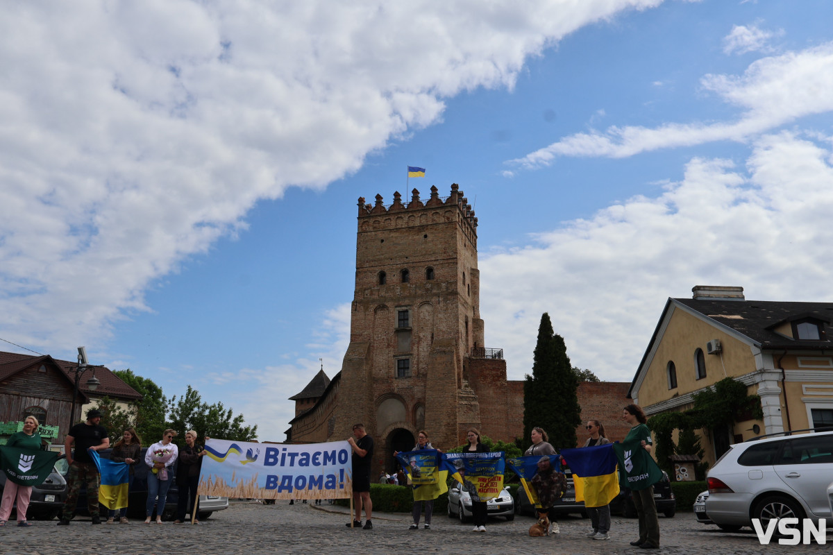 Майже 4 роки неволі: у Луцьку зустріли звільненого з полону Андрія Артисюка