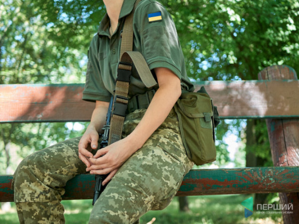 «Я прийшла захищати Україну»: стрілець волинської тероборони Марія Хоменко змінила кухню на автомат