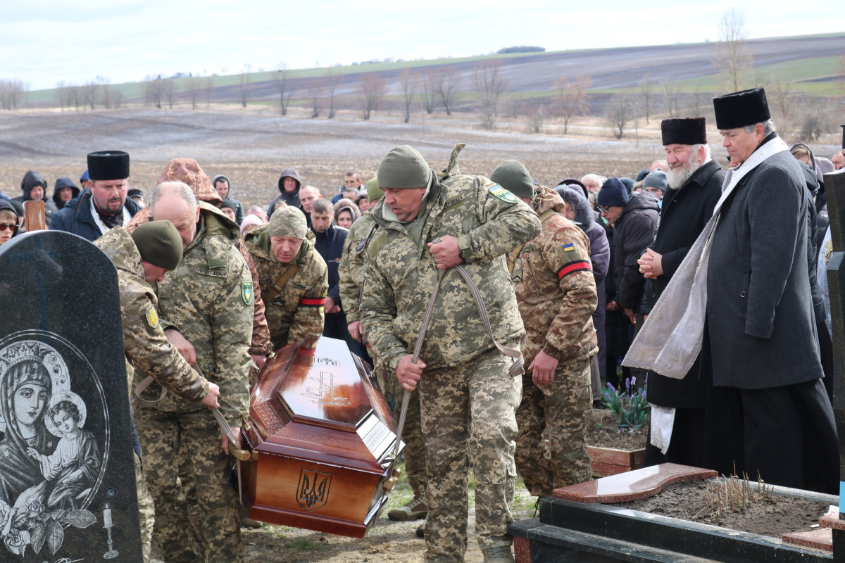 Віддав життя за Україну: на Волині попрощались з Героєм Олександром Панасюком