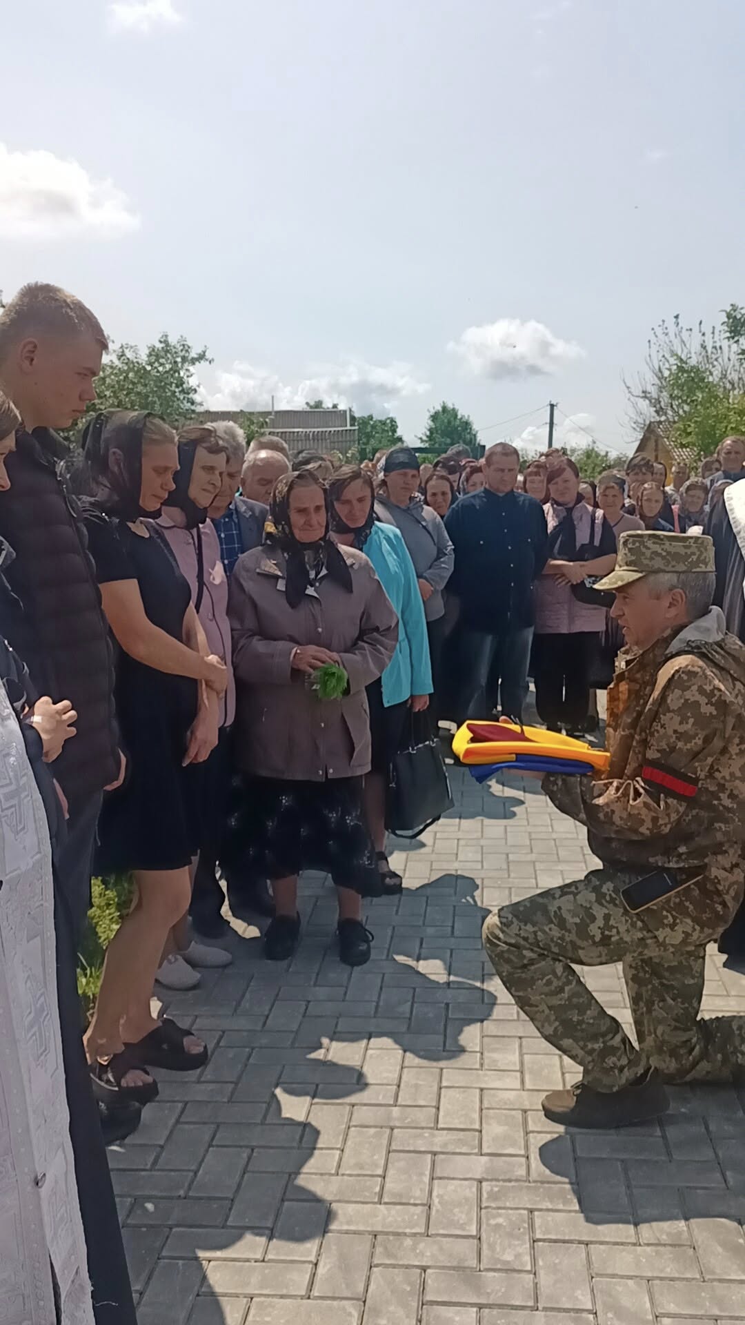 Молоде життя обірвала жорстока війна у віці 28 років: у Луцькому районі попрощалися з Героєм Артемом Мулявкою