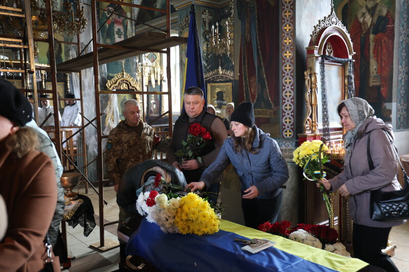 У Луцьку провели в останню дорогу полеглого воїна Дениса Савчука
