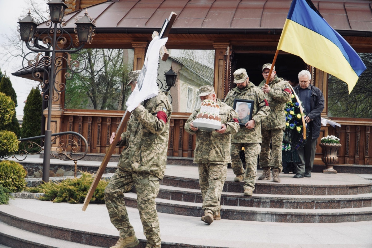 Повернувся з-за кордону, щоб захищати Україну: на Волині попрощалися з 20-річним Героєм Миколою Адамчуком