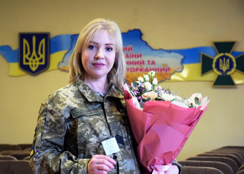 Прикордонниці з Луцька, яка нещодавно повернулась з російського полону, присвоїли офіцерське звання