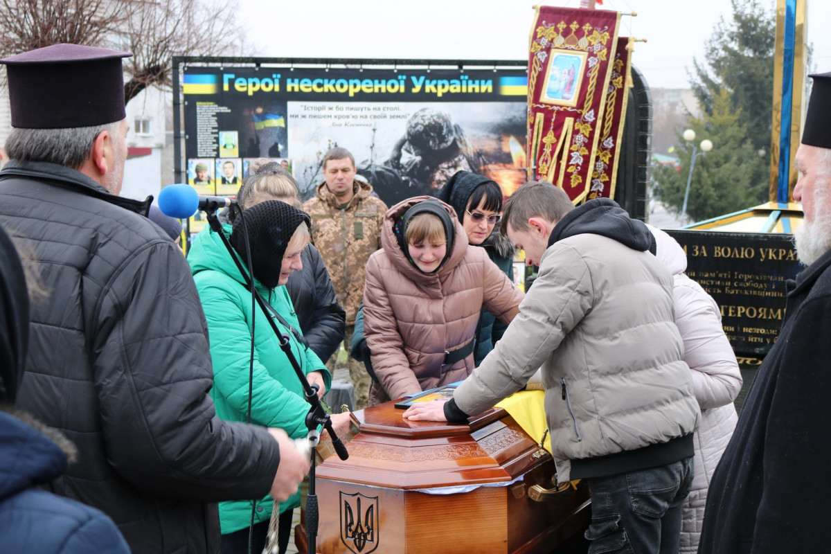 Пів року вважали зниклим безвісти: на Волині всім селом прощалися з 31-річним Героєм Іваном Майструком. Фото